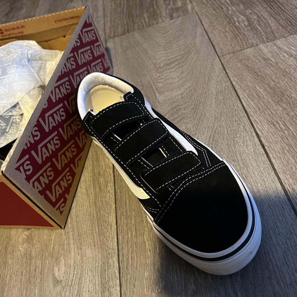 Black velcro is skool vans